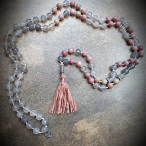 Collier mala, pierres quartz gris et rhodonite