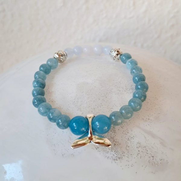 Bracelet de pierres semi-précieuses, calcédoine, aigue marine et quartz bleu (qualité A) - 6 mm avec bijou en argent