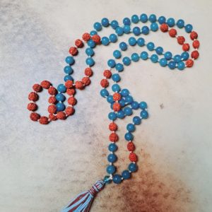 Collier mala, quartz bleu et rudraskha - 8 mm