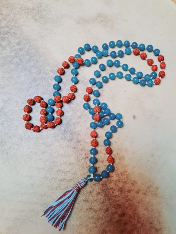 Collier mala, quartz bleu et rudraskha - 8 mm