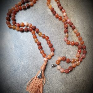 Collier mala, agate feu et rudraskha