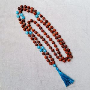Mala rudraskha et pierres semi-précieuses quartz bleu (8mm, qualité AA)